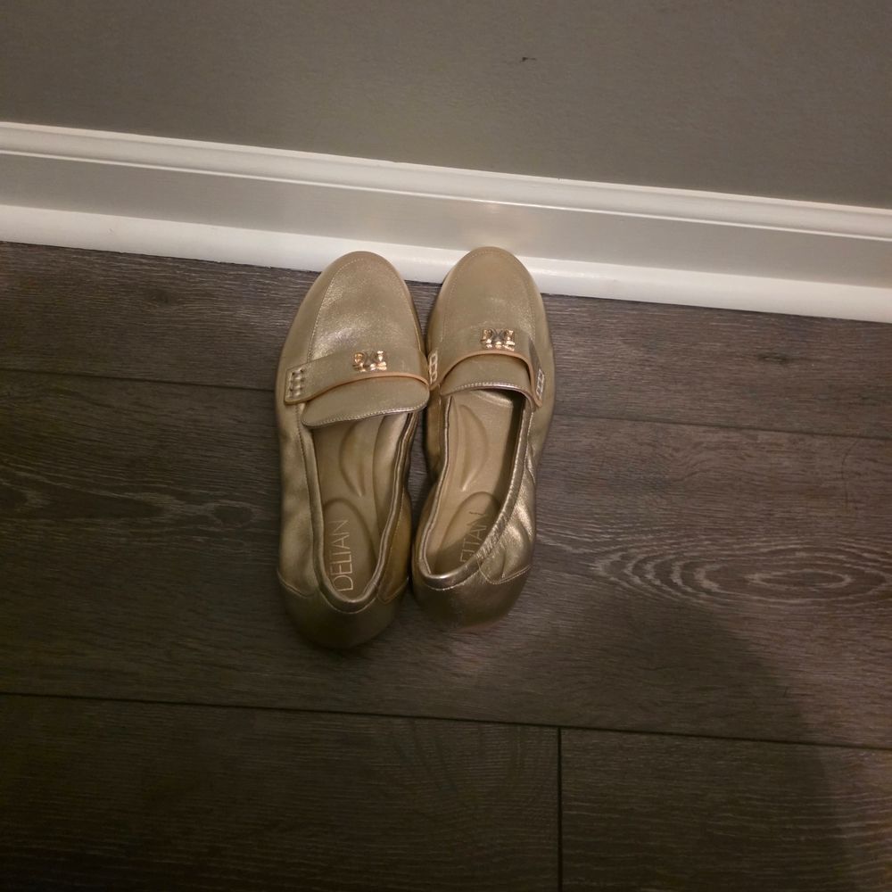 NWT- Women's Deltan Gold Loafers No Box - Picture 3 of 6